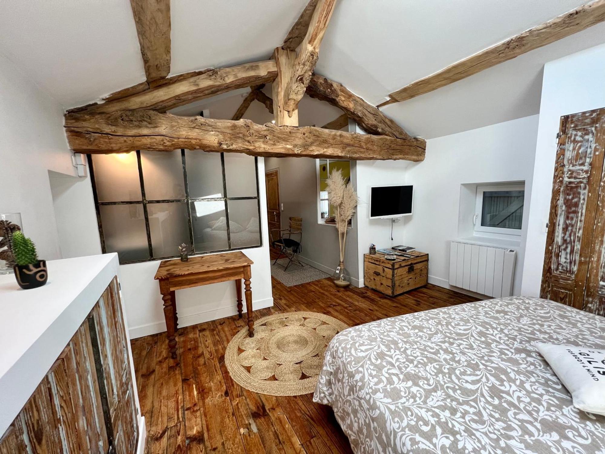 Les Hirondelles Du Marais Bed and Breakfast Riom Buitenkant foto